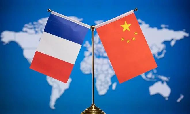 3法国总统马克龙访华，利马格兰应邀出席在法国大使馆举办的总统招待会！.jpg